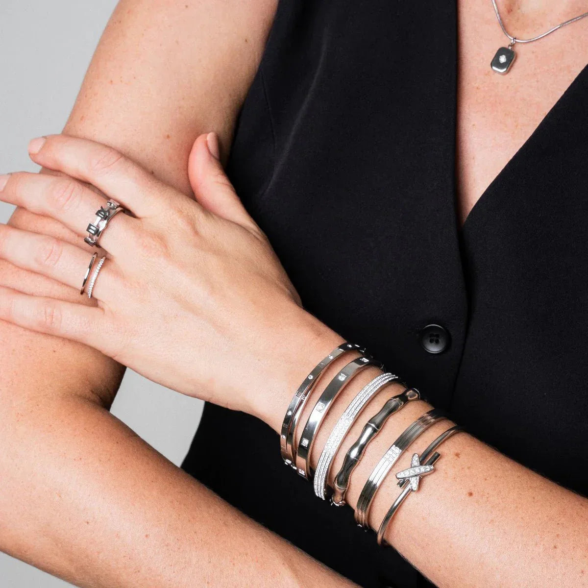 Bracelet with Intertwined Roman Numerals - Silver